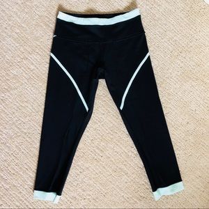 Lululemon black crop leggings